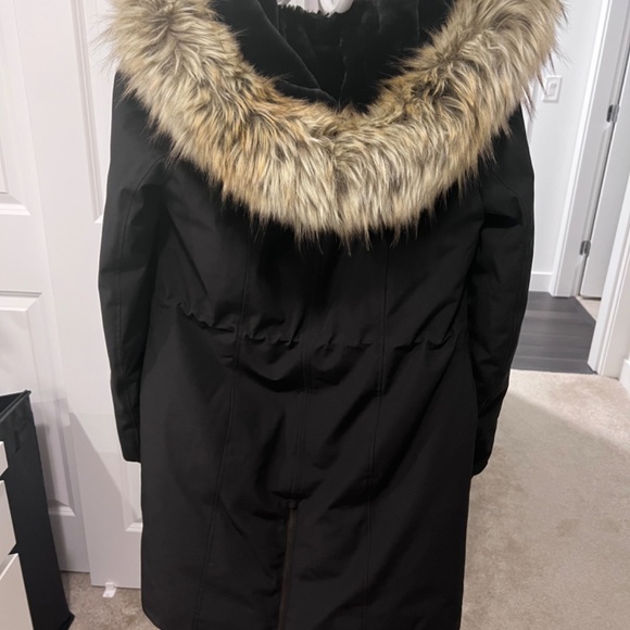 Aritzia Winter Parka - Picture 4 of 5